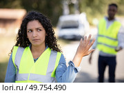 young man and woman argue near broken down car. Стоковое фото, агентство Ingram Publishing / Фотобанк Лори