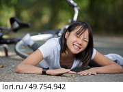 upset woman fell off mountain bike. Стоковое фото, агентство Ingram Publishing / Фотобанк Лори