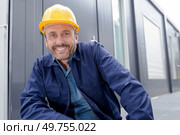 worker in factory looking at the camera. Стоковое фото, агентство Ingram Publishing / Фотобанк Лори