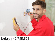 electrician technician at work on a residential electrical pane. Стоковое фото, агентство Ingram Publishing / Фотобанк Лори