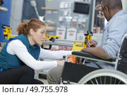 man in wheelchair shopping in hardware store. Стоковое фото, агентство Ingram Publishing / Фотобанк Лори