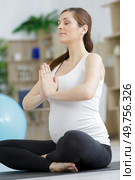 pregnant woman is doing yoga. Стоковое фото, агентство Ingram Publishing / Фотобанк Лори