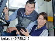 happy woman and man - logistics teamwork. Стоковое фото, агентство Ingram Publishing / Фотобанк Лори