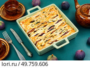 Cheese pie with phyllo pastry, cheese and figs. Bakery. Fall fruit dessert recipe idea.. Tasty figs pie with fila dough. Стоковое фото, агентство Ingram Publishing / Фотобанк Лори