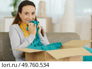 happy beautiful woman received clothing parcel. Стоковое фото, агентство Ingram Publishing / Фотобанк Лори