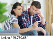 disappointed couple looking at pregnancy test. Стоковое фото, агентство Ingram Publishing / Фотобанк Лори