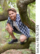 funny man clinging to a tree. Стоковое фото, агентство Ingram Publishing / Фотобанк Лори