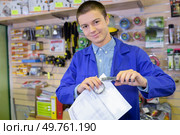 portrait of man stapling invoice. Стоковое фото, агентство Ingram Publishing / Фотобанк Лори