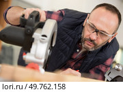 carpenter with an electric router horizontal shot. Стоковое фото, агентство Ingram Publishing / Фотобанк Лори