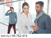 giving instruction to the secretary. Стоковое фото, агентство Ingram Publishing / Фотобанк Лори