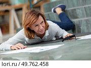 sexy secretary fell down the stairs. Стоковое фото, агентство Ingram Publishing / Фотобанк Лори