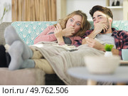 funny couple watching horror movie. Стоковое фото, агентство Ingram Publishing / Фотобанк Лори