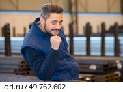 industrial construction supplier worker posing. Стоковое фото, агентство Ingram Publishing / Фотобанк Лори