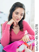 woman picking the right color for nails. Стоковое фото, агентство Ingram Publishing / Фотобанк Лори