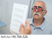senior man patient under eyesight examination. Стоковое фото, агентство Ingram Publishing / Фотобанк Лори