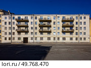 Жилой дом , 1933. Санкт-Петербург,  Миргородская улица, дом 12. Стоковое фото, фотограф Александр Селезнев / Фотобанк Лори