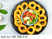 Deep batter fried squid rings calamari and fresh vegetable salad.. Battered squid rings on plate. Стоковое фото, агентство Ingram Publishing / Фотобанк Лори