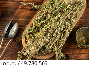 Bunch of wormwood herb on wooden table on rustic background. Medicinal aromatic herbs for medicinal tea. Dried wildflowers wormwood. Стоковое фото, агентство Ingram Publishing / Фотобанк Лори