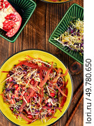 Healthy vegetarian bowl dish with fresh flaxseed sprouts.. Healthy salad with sprouts and lettuce. Стоковое фото, агентство Ingram Publishing / Фотобанк Лори