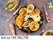 Freshly baked and juicy of pumpkin. Homemade roasted acorn squash. Baked and juicy of pumpkin. Стоковое фото, агентство Ingram Publishing / Фотобанк Лори