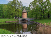 Slavyanka River and the Pill Tower Bridge in the Pavlovsky Palace and Park Complex on a summer day, Pavlovsk, Saint Petersburg, Russia. Стоковое фото, фотограф Ula Ulachka / Фотобанк Лори