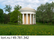 View of the Temple of Friendship on the bank of the Slavyanka River in the Pavlovsky Park on a sunny summer day, Pavlovsk, Saint Petersburg, Russia. Стоковое фото, фотограф Ula Ulachka / Фотобанк Лори