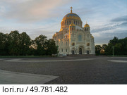 The Naval cathedral of Saint Nicholas in Kronstadt (Morskoy Nikolskiy Sobor) and the Anchor (Yakornaya) Square on a sunny summer morning, Kronstadt, St. Petersburg, Russia. Стоковое фото, фотограф Ula Ulachka / Фотобанк Лори