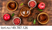Aromatic berry tea, tea with fresh pomegranate seeds in the teakettle.. Tea with fresh pomegranate. Стоковое фото, агентство Ingram Publishing / Фотобанк Лори