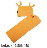 Теплые шапка и  шарф желтого цвета, изолированные на белом фоне. Warm yellow hat and scarf, insulated on a white background. Стоковое фото, фотограф Александр Рыбалка / Фотобанк Лори