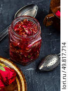 A jar of delicious tea rose jam for tea drinking.. Delicious tea rose jam. Стоковое фото, агентство Ingram Publishing / Фотобанк Лори