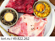 Raw cuts of beef and pork meat, fresh meat assortment and seasoning. Close up,macro,. Mix of raw meat for cooking or grilling. Стоковое фото, агентство Ingram Publishing / Фотобанк Лори