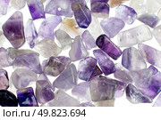 Amethyst gravel necklace and bracelet beads background isolated on white background. Стоковое фото, агентство Ingram Publishing / Фотобанк Лори