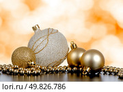 Christmas ball baubles with silver and gold decoration. Стоковое фото, агентство Ingram Publishing / Фотобанк Лори