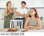 Woman mother and young guy during family quarrel accuse adult daughter. Стоковое фото, фотограф Яков Филимонов / Фотобанк Лори