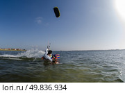 Kiteboarder enjoy surfing on a sunny day. Стоковое фото, агентство Ingram Publishing / Фотобанк Лори