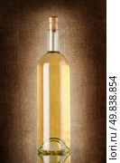 Wine bottle on a background of old canvas. Стоковое фото, агентство Ingram Publishing / Фотобанк Лори