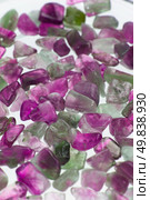 Amethyst gravel necklace and bracelet beads background isolated on white background. Стоковое фото, агентство Ingram Publishing / Фотобанк Лори