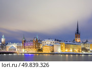 Cityscape of Gamla Stan Old Town Stockholm city at Night Sweden. Стоковое фото, агентство Ingram Publishing / Фотобанк Лори