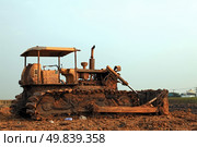 construction bulldozer on sandpit. Стоковое фото, агентство Ingram Publishing / Фотобанк Лори