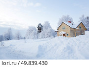 Winter landscape with house at Kiruna Sweden Lapland. Стоковое фото, агентство Ingram Publishing / Фотобанк Лори