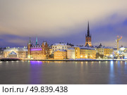Cityscape of Gamla Stan Old Town Stockholm city at Night Sweden. Стоковое фото, агентство Ingram Publishing / Фотобанк Лори