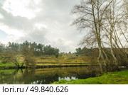 View of river in early autumn. Стоковое фото, агентство Ingram Publishing / Фотобанк Лори