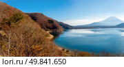 Panorama of Mountain Fuji fujisan with Motosu lake at Yamanashi Japan. Стоковое фото, агентство Ingram Publishing / Фотобанк Лори