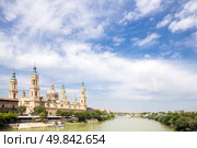 Our Lady of the Pillar Basilica with Ebro River Zaragoza, Spain. Стоковое фото, агентство Ingram Publishing / Фотобанк Лори