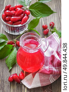 Cornel juice. Стоковое фото, агентство Ingram Publishing / Фотобанк Лори