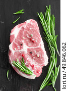 Raw steaks. Стоковое фото, агентство Ingram Publishing / Фотобанк Лори