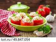 Stuffed tomatoes. Стоковое фото, агентство Ingram Publishing / Фотобанк Лори