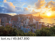 HDR: Sunset in hong kong city Skyline from braemar hill. Стоковое фото, агентство Ingram Publishing / Фотобанк Лори