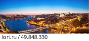 Panorama of Dom Luiz bridge in Porto Portugal at dusk. Стоковое фото, агентство Ingram Publishing / Фотобанк Лори