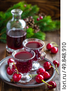 Cherry wine. Стоковое фото, агентство Ingram Publishing / Фотобанк Лори